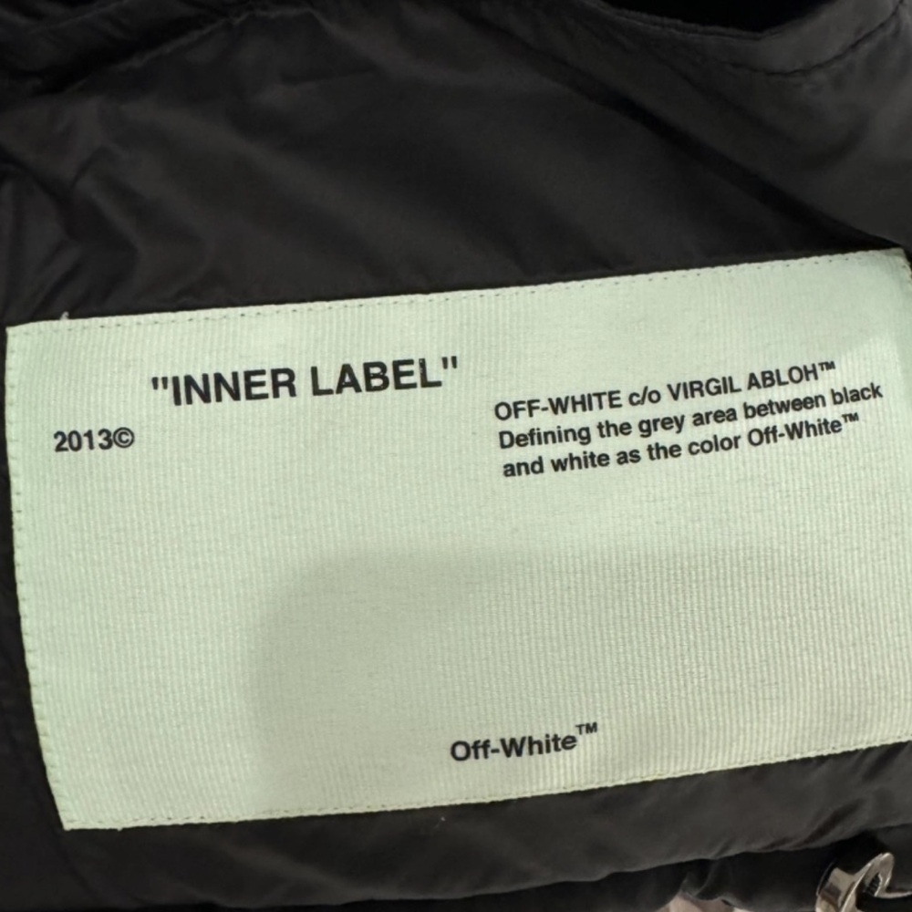 Off White
"Woman" Floral-Embroidery Ripstop Puffer Bomber Jacket - Picture 12 of 16